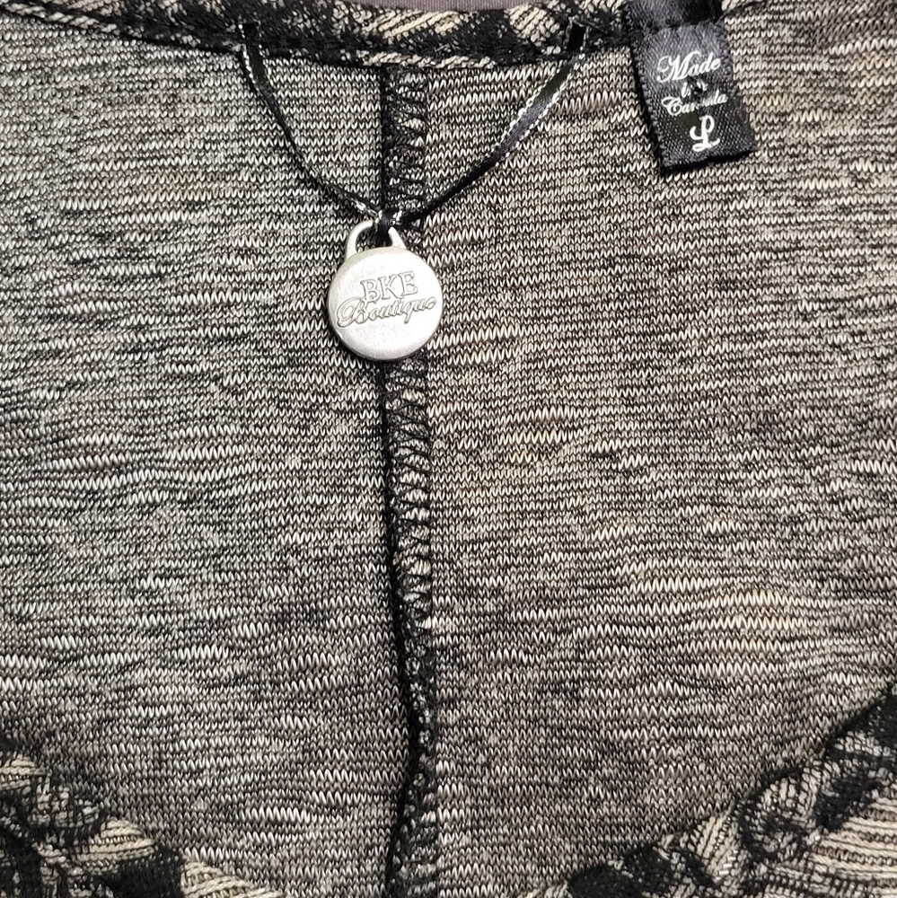 BKE Boutique Gray/Black Paisley Floral Long Sleeve Scoop Neck Blouse Large - Picture 5 of 5